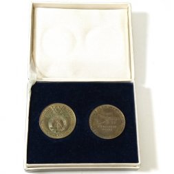 Набор из 2 медалей Германия. Карл Фердинанд Браун 1968 г. и Вильям Пик. 20 лет ГДР (в футляре)