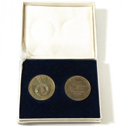 Набор из 2 медалей Германия. Карл Фердинанд Браун 1968 г. и Вильям Пик. 20 лет ГДР (в футляре)