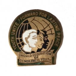 Значок ГДР. Комсомол. World Federation of Democratic Youth. Всемирная федерация демократической молодёжи