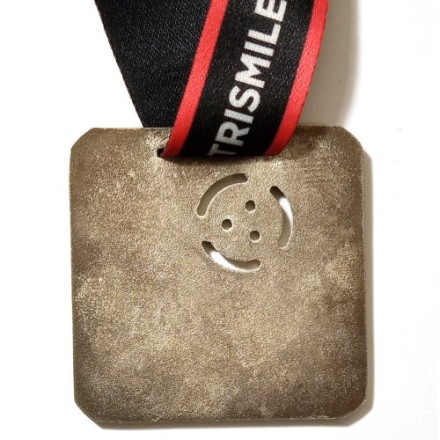 Медаль Trismile 111 triathlon triatlon-smiling world. Триатлон